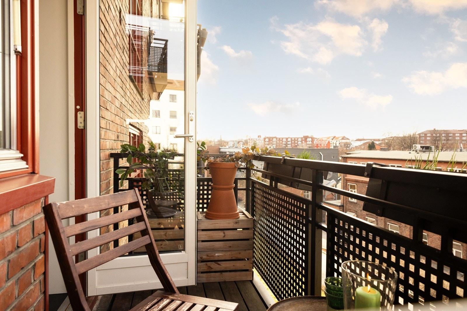 - Nordvik ved Henrik Carlyle (468 56 489) har gleden av å presentere Bentsebrugata 18B - Galleribilde