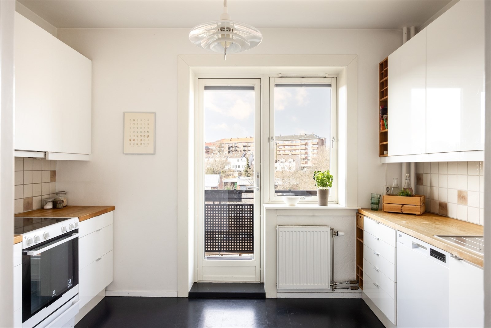 - Det er utgang til balkong fra kjøkkenet - Galleribilde