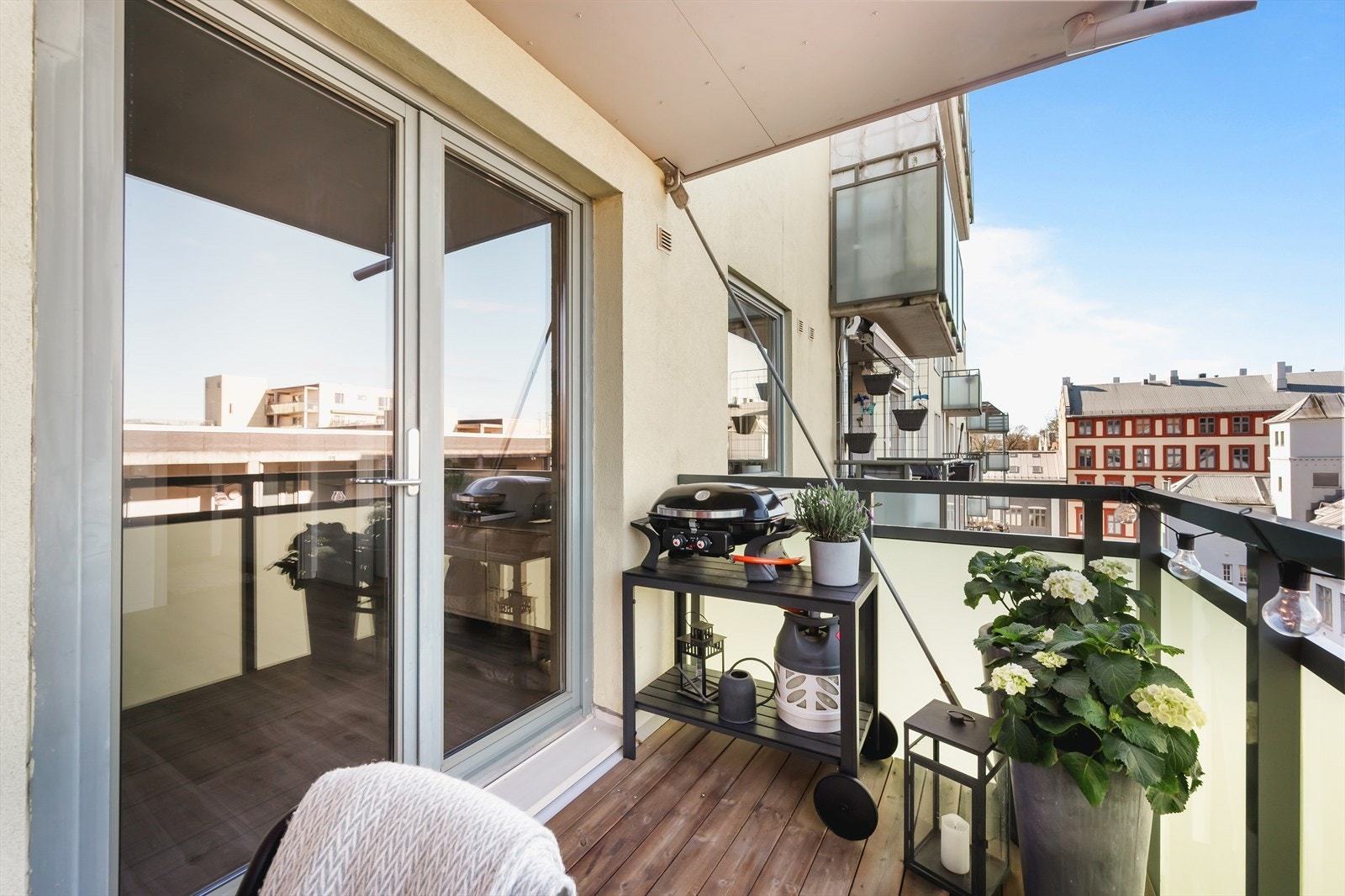 Ifølge selger er det sol fra 13.30 til 21 på sommerstid. Galleribilde