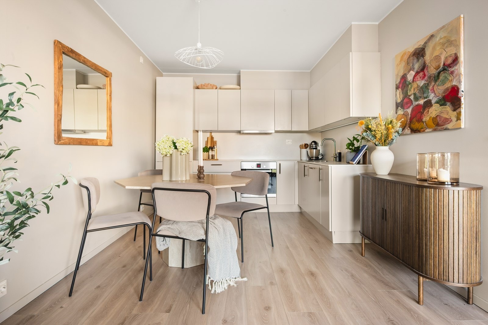 Moderne og stilsikkert kjøkken oppgradert i 2023. Galleribilde