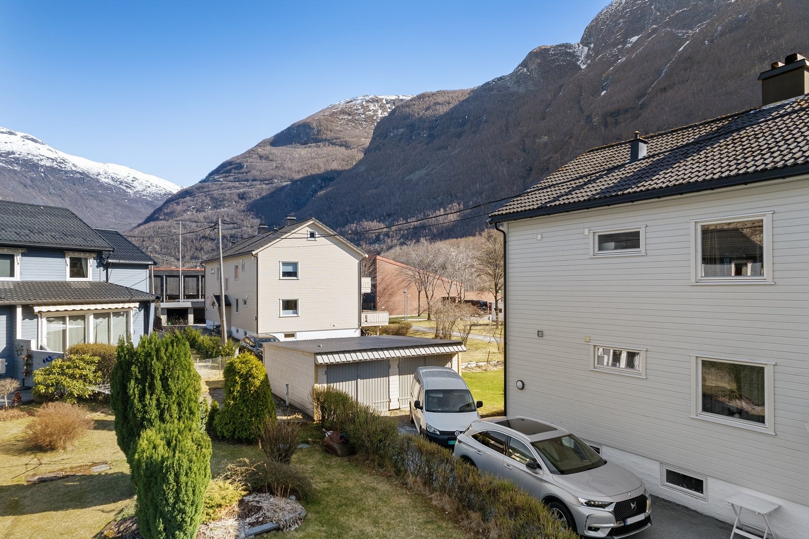 Ein har tilgang på garasje tilhøyrande andelen. Galleribilde