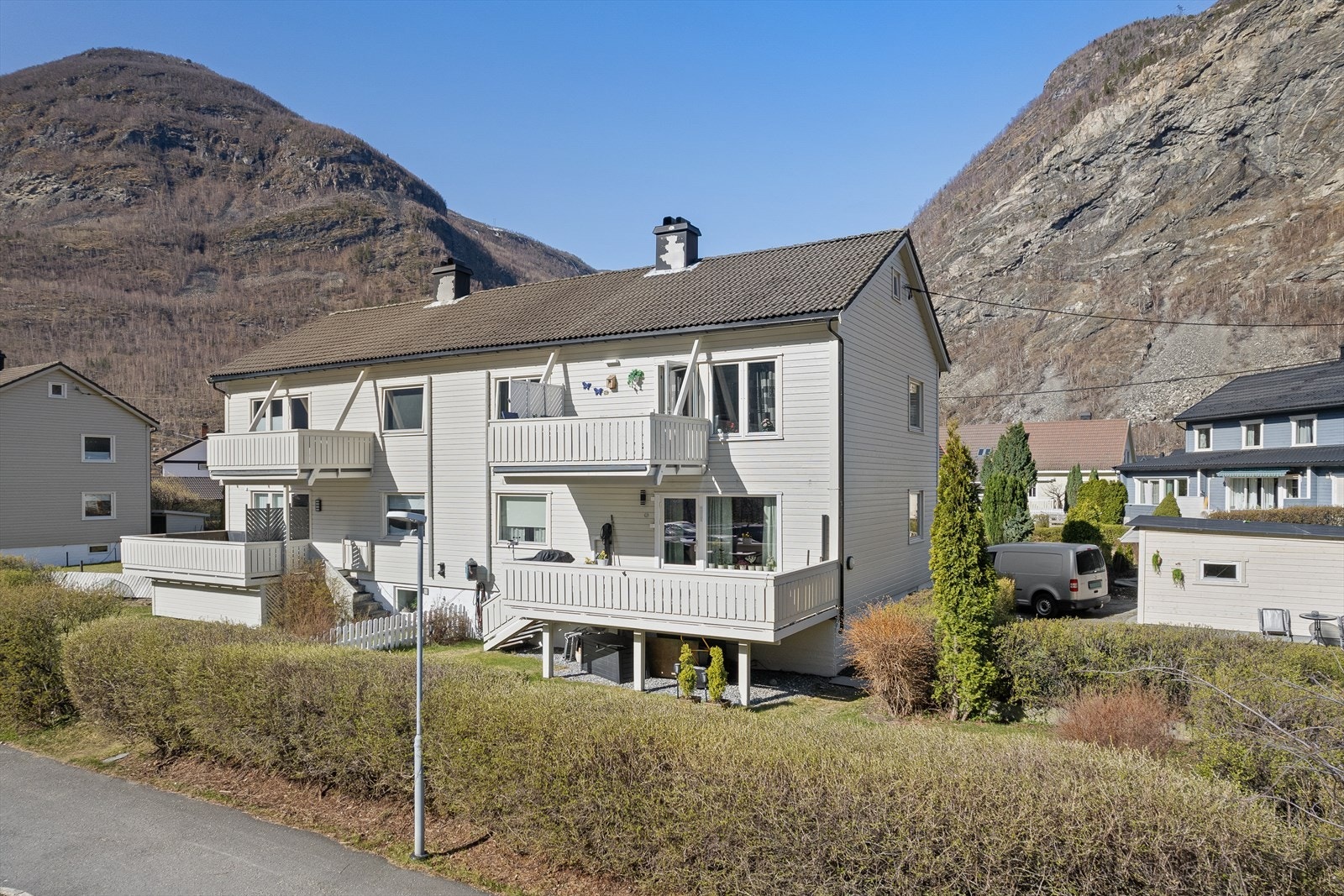 Ein lettstelt og innflyttingsklar leilegheit midt i hjarte av Øvre Årdal! Galleribilde