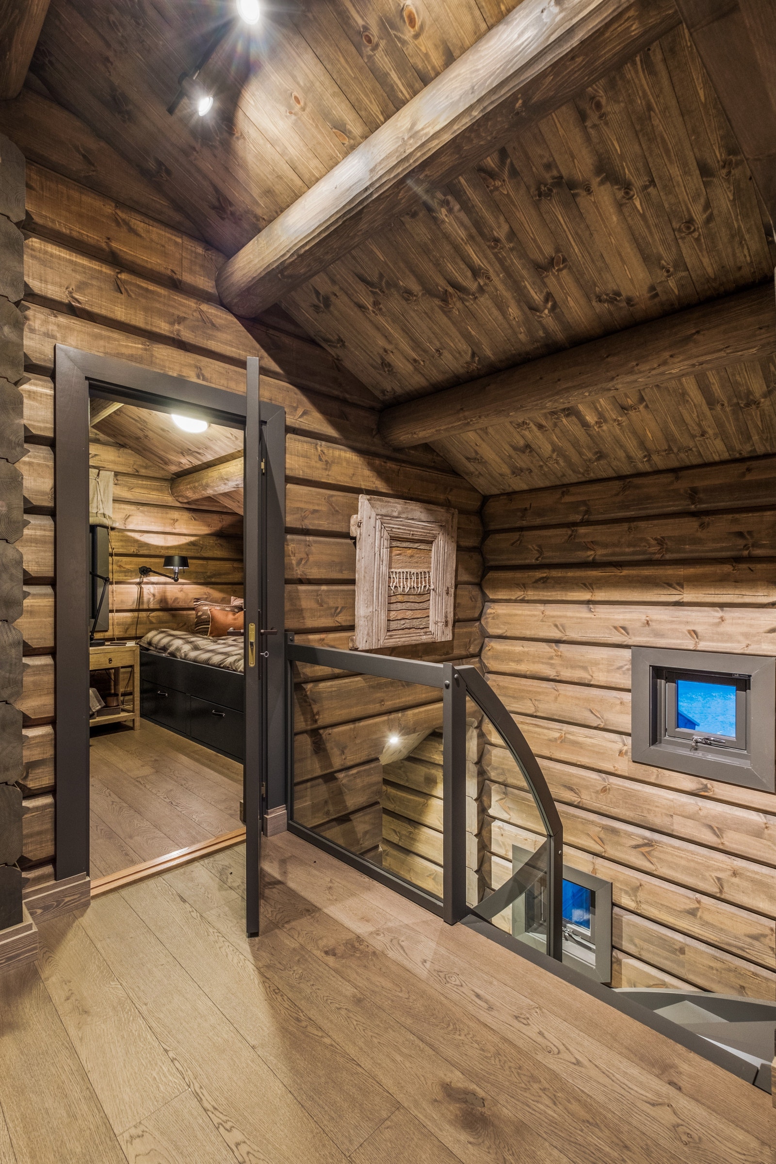 Illustrasjonsfoto fra kundeprosjekt – trappeoppgang, litt annen hyttemodell. Galleribilde