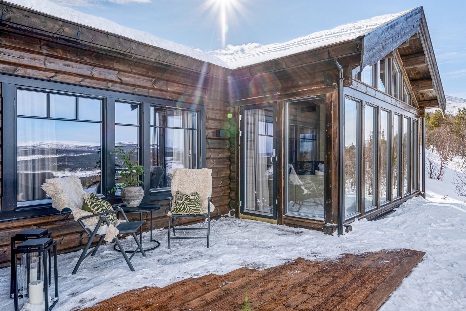 Illustrasjonsfoto fra kundeprosjekt – terrasse foran spisestue. Galleribilde