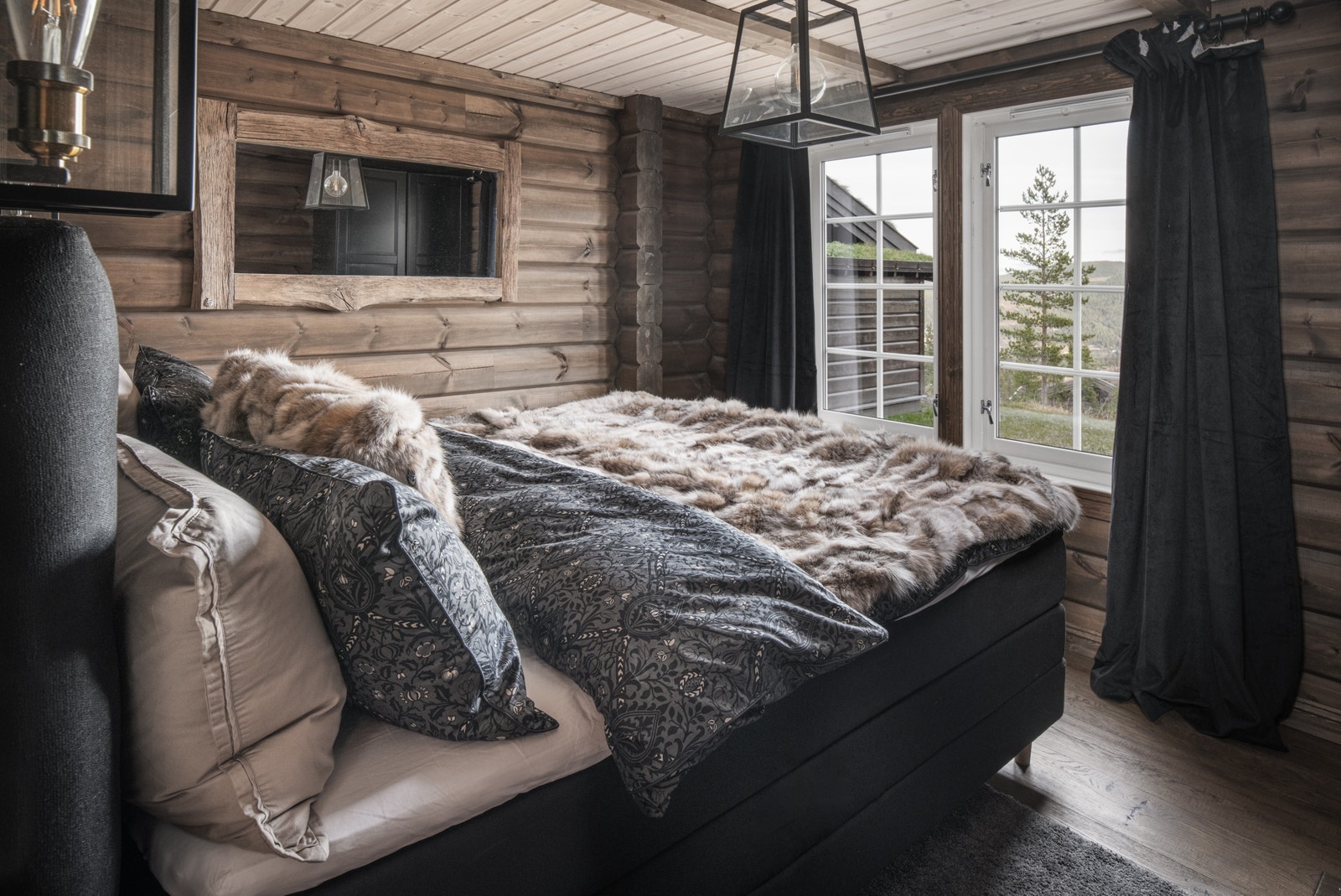 Illustrasjonsfoto fra kundeprosjekt – hovedsoverom med tilsluttet bad. Galleribilde