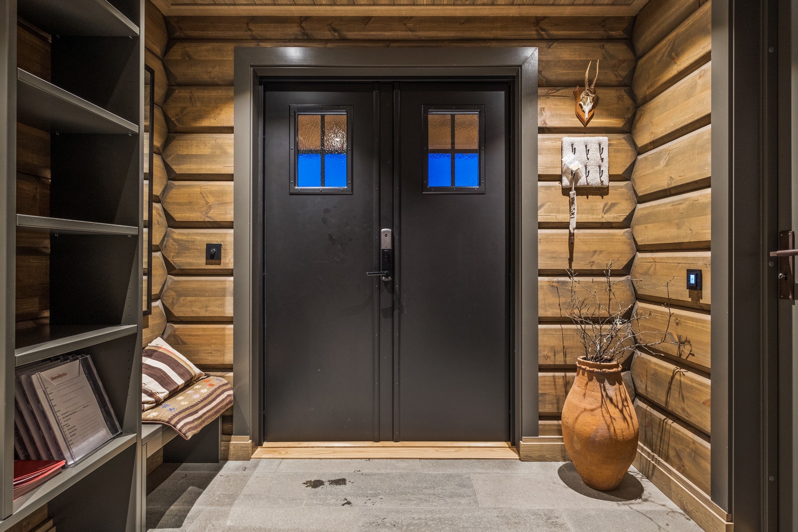 Illustrasjonsfoto fra kundeprosjekt – vindfang. Her vist med 8’’ tømmer. Galleribilde