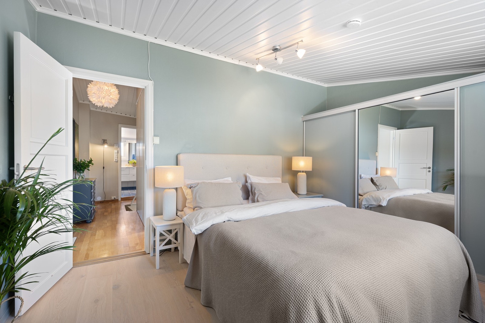 I 2. etasje finner man alle tre soverom Galleribilde