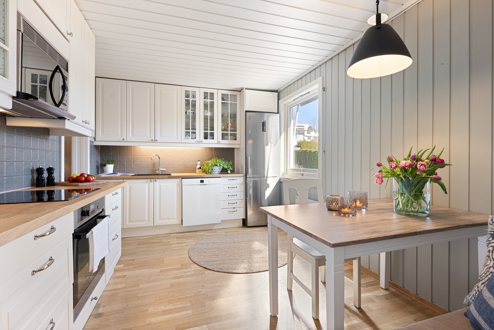 Plass til spisebord på kjøkken Galleribilde