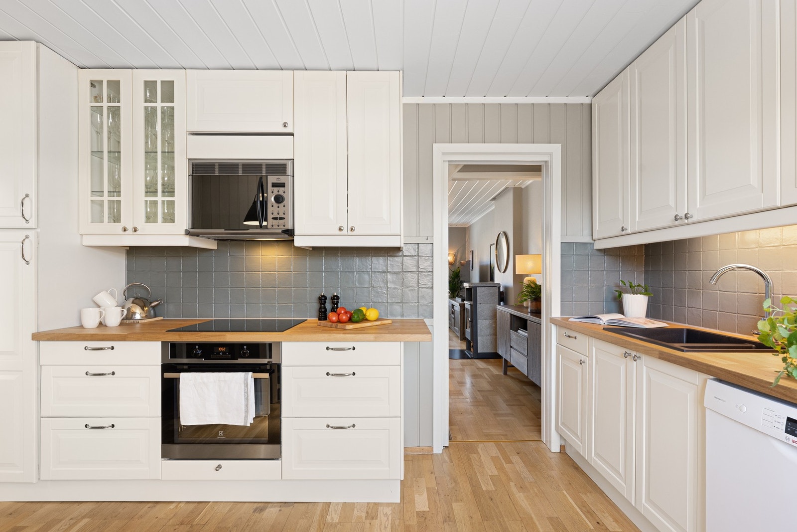 Separat kjøkken med klassisk innrending Galleribilde