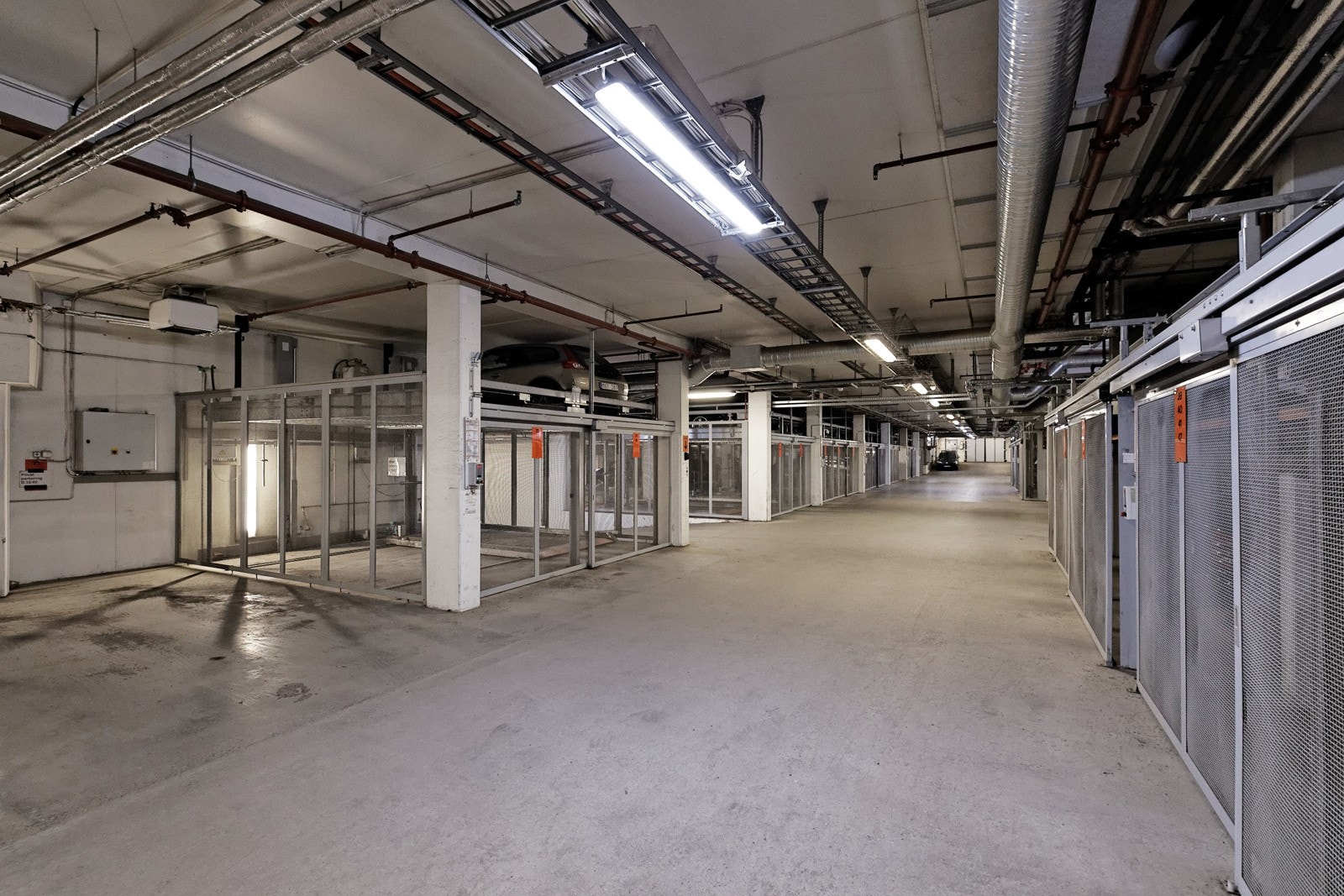 Det er tidvis mulighet for privat leie eller kjøp av garasjeplass i garasjeanlegg under Waldemars Hage. Galleribilde