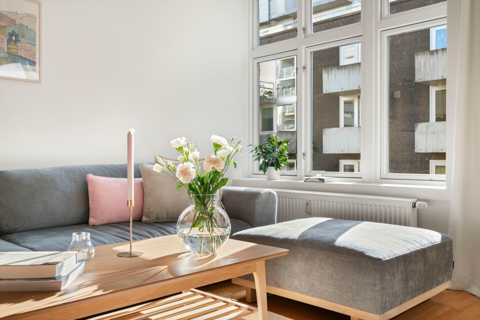 Selgers egne ord: "Denne leiligheten, som ligger i et stilfullt nybygg i et tidligere industribygg, gir deg det beste fra to verdener: moderne, lettstelte fasiliteter og industriell sjarm" Galleribilde