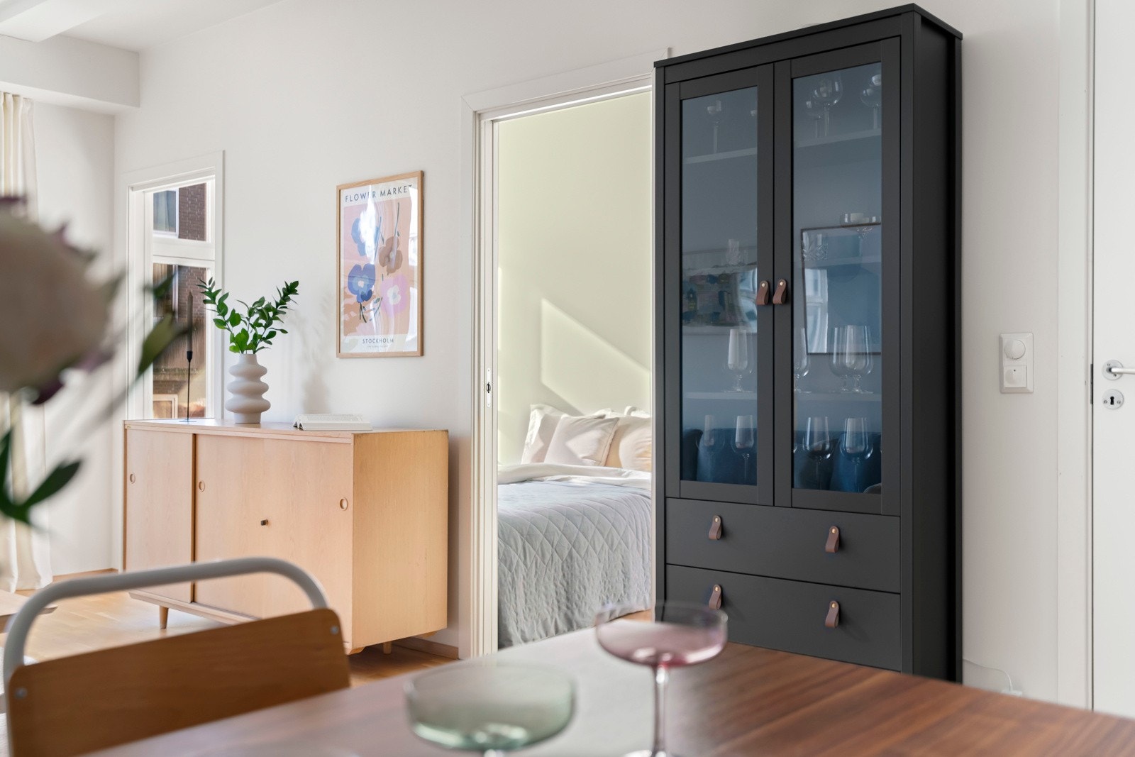 Lave fellesutgifter på kun kr 2 779,- /mnd inkludert a-konto oppvarming, varmtvann, kabel-TV og internett. Galleribilde