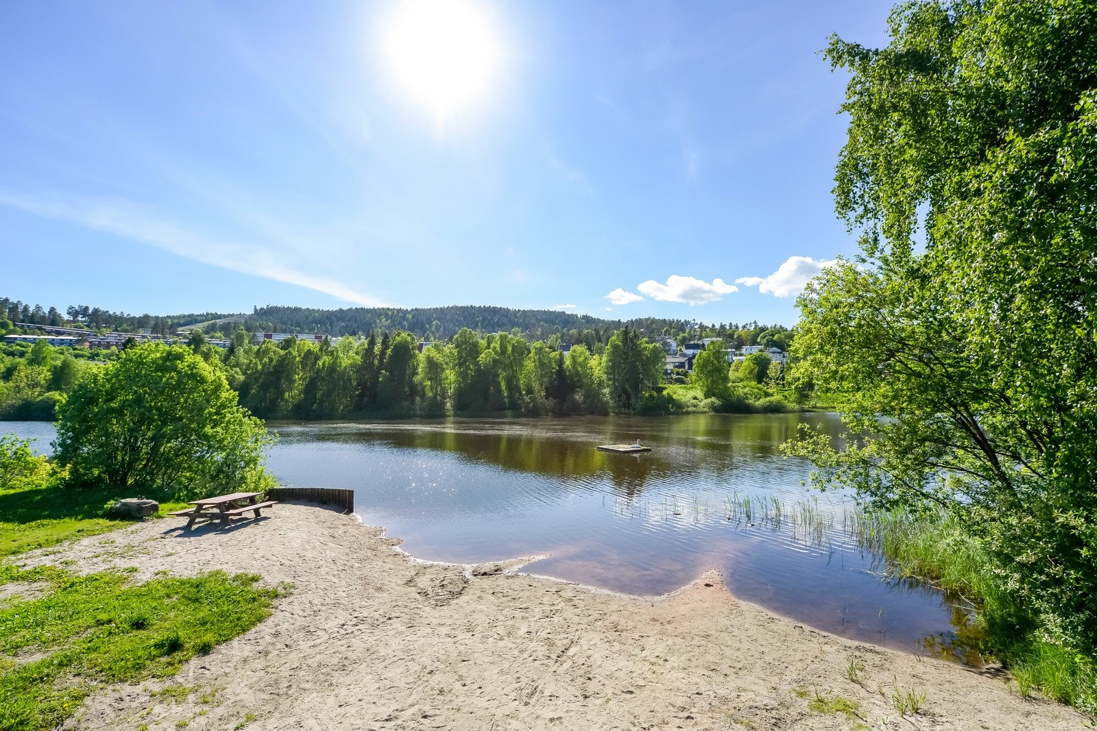 Ved Bondivann er det fine bademuligheter. Galleribilde