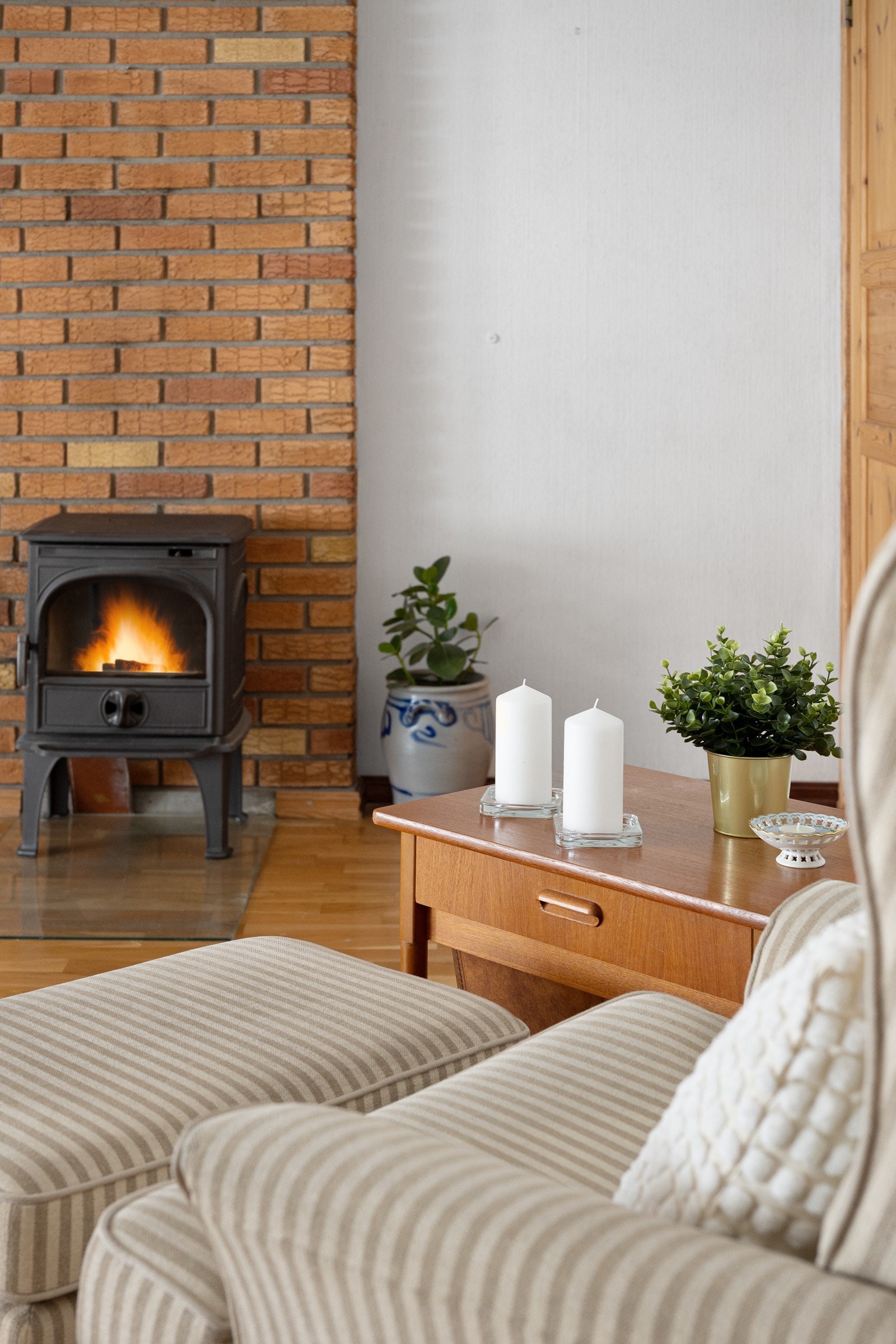 En koselig peisovn som tilfører ekstra varme og hygge på mørke og kjølige vinterkvelder. Galleribilde