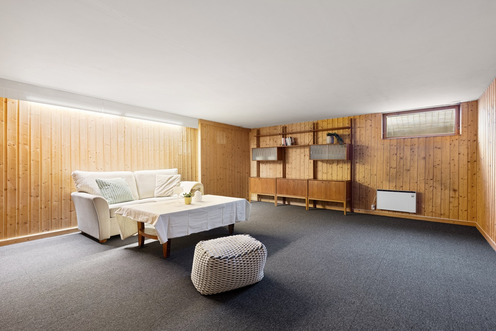 Kjellerstuen blir raskt et favorittsted for barna i familien, og er perfekt når de har venner på besøk. Kjellervinduet overholder ikke dagens krav til rømningsvei Galleribilde