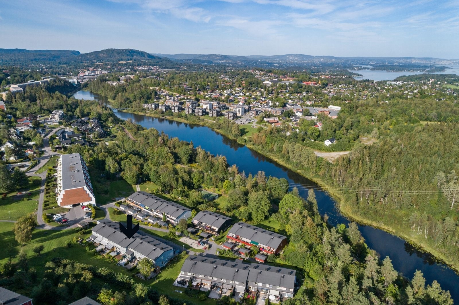 Beliggende i et attraktivt og meget sentralt boligområde i Asker. Galleribilde