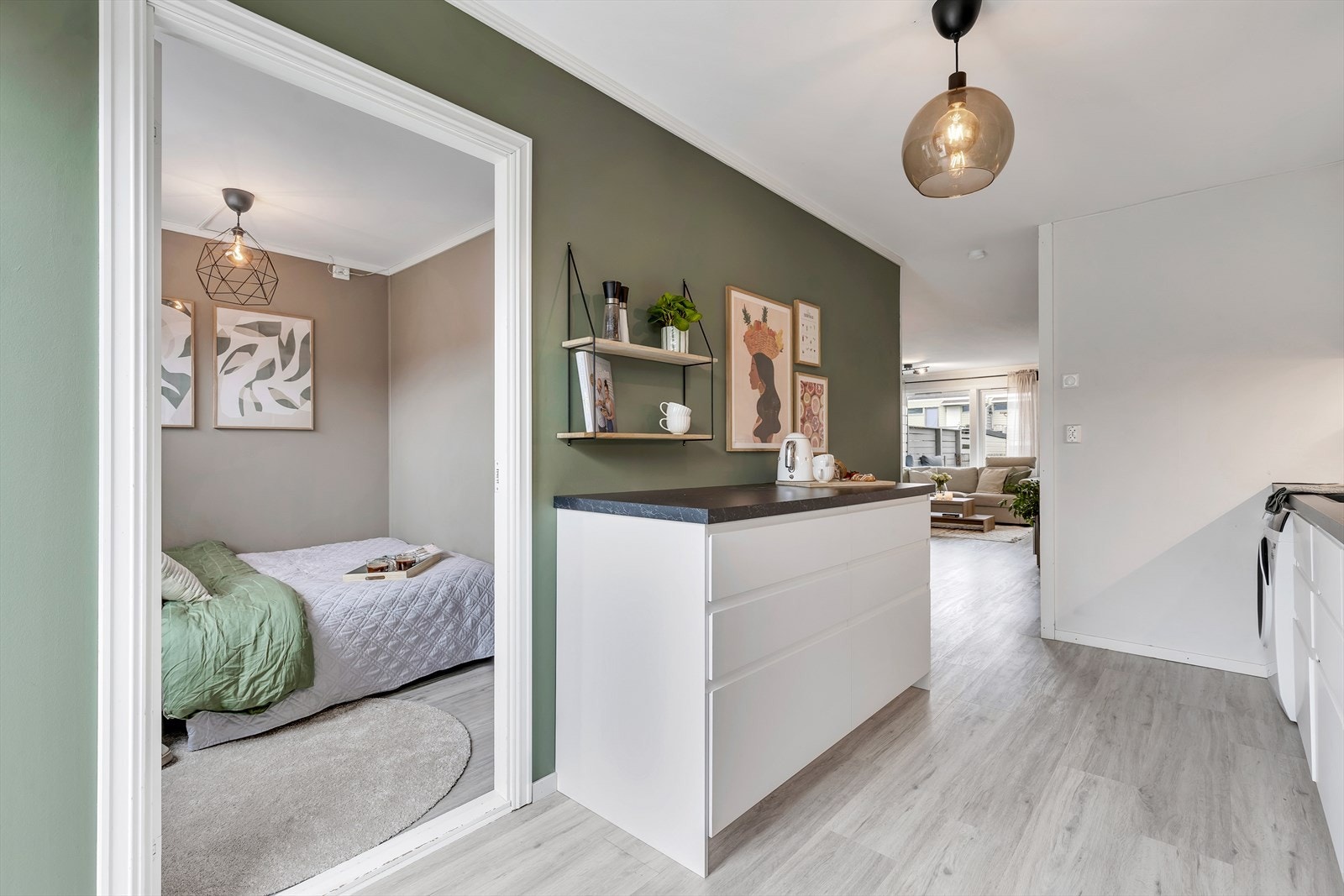 Takstmann har gjennomført en tilstandsvurdering av leiligheten i anledning salg, og har gitt kjøkkenet tilstandsgrad 0. Trygt og forutsigbart for en ny kjøper. Galleribilde