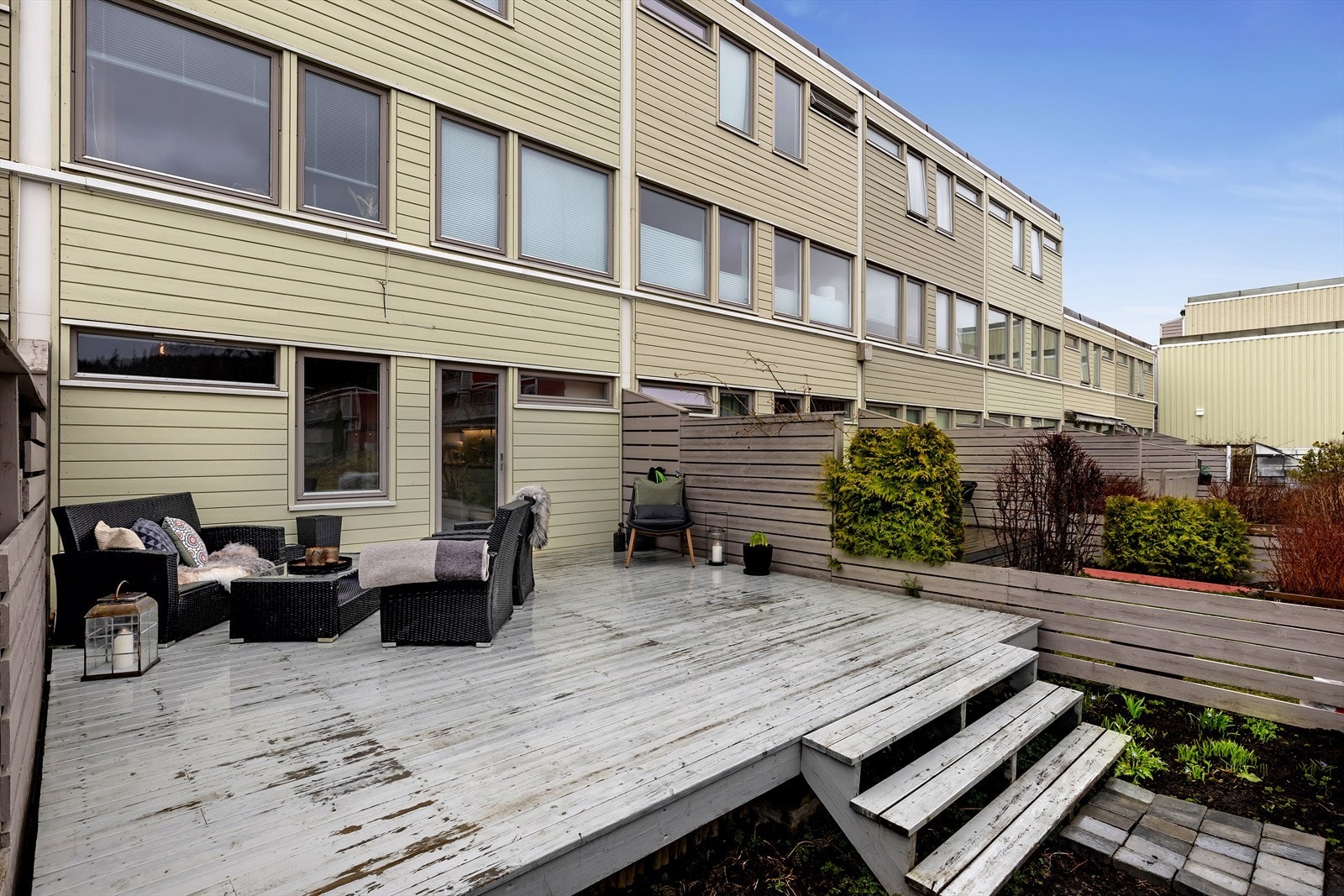 Fra boligen er det korte avstander til det meste man har behov for i hverdagen. Til Risvollansenteret er det få minutters gange fra boligen. Galleribilde