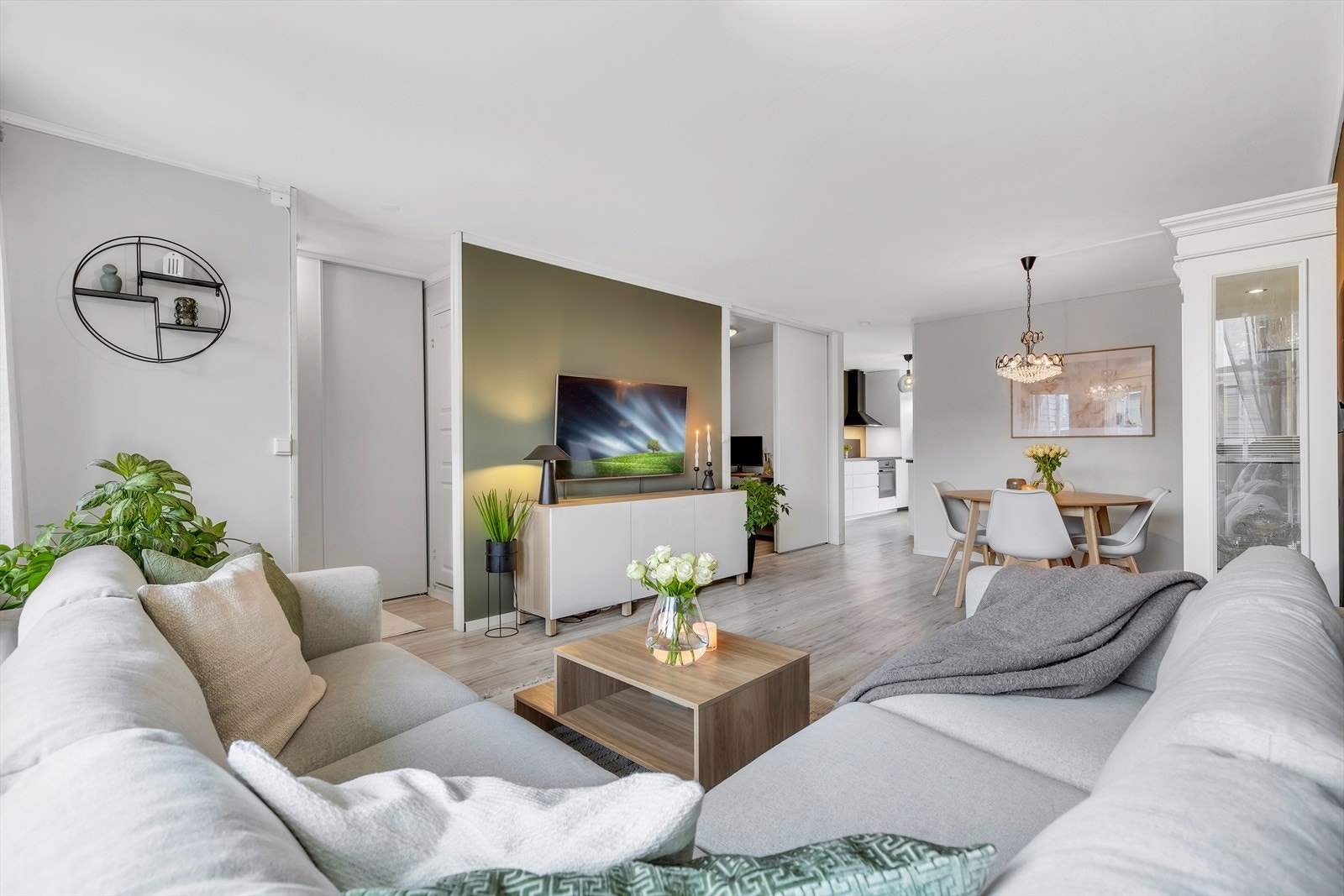 Velkommen til Marie Sørdals veg 7B! Heimdal Eiendomsmegling v/Roger Rones har gleden av å presentere en oppgradert og velholdt 2-roms leilighet i et rolig og populært boligområde på Risvollan. Galleribilde