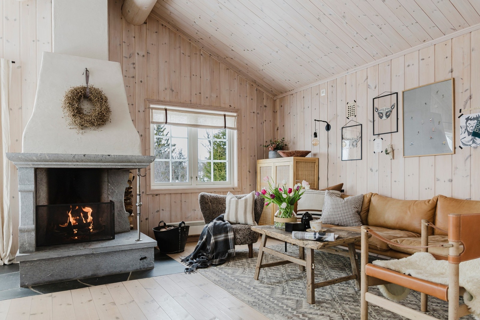 Lys og luftig stue med gode møbleringsmuligheter. Galleribilde