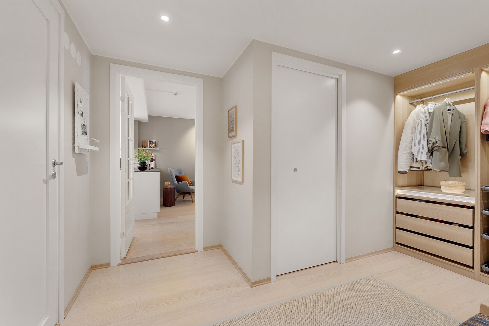 I tillegg har boligen en innvendig bod, samt en bod i kjeller på ca 6 kvm Galleribilde