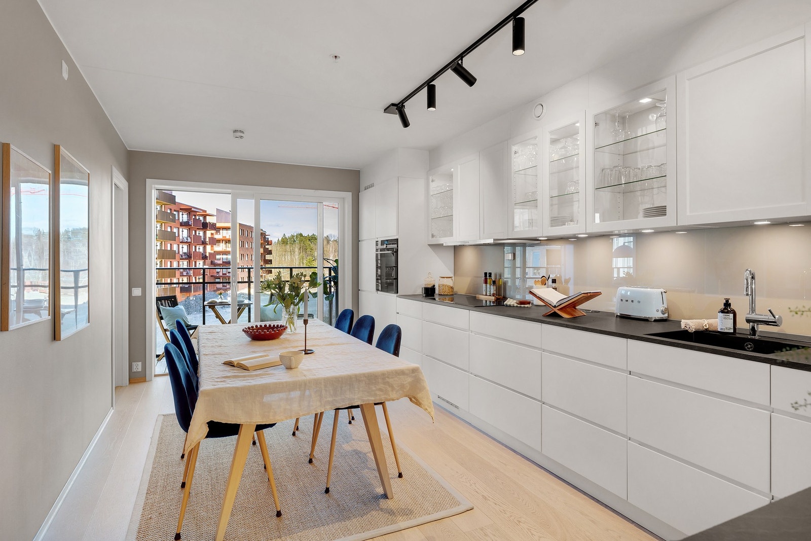 Flott og tidsriktig kjøkken, oppgradert fra byggeår Galleribilde