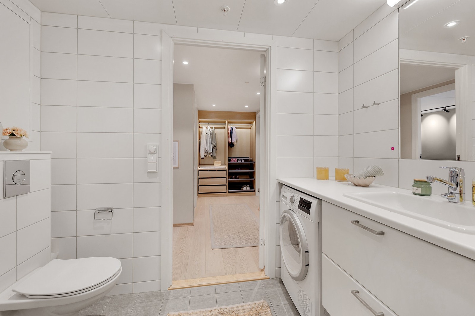 Det er opplegg for vaskemaskin og tørketrommel, samt vannbåren gulvvarme Galleribilde