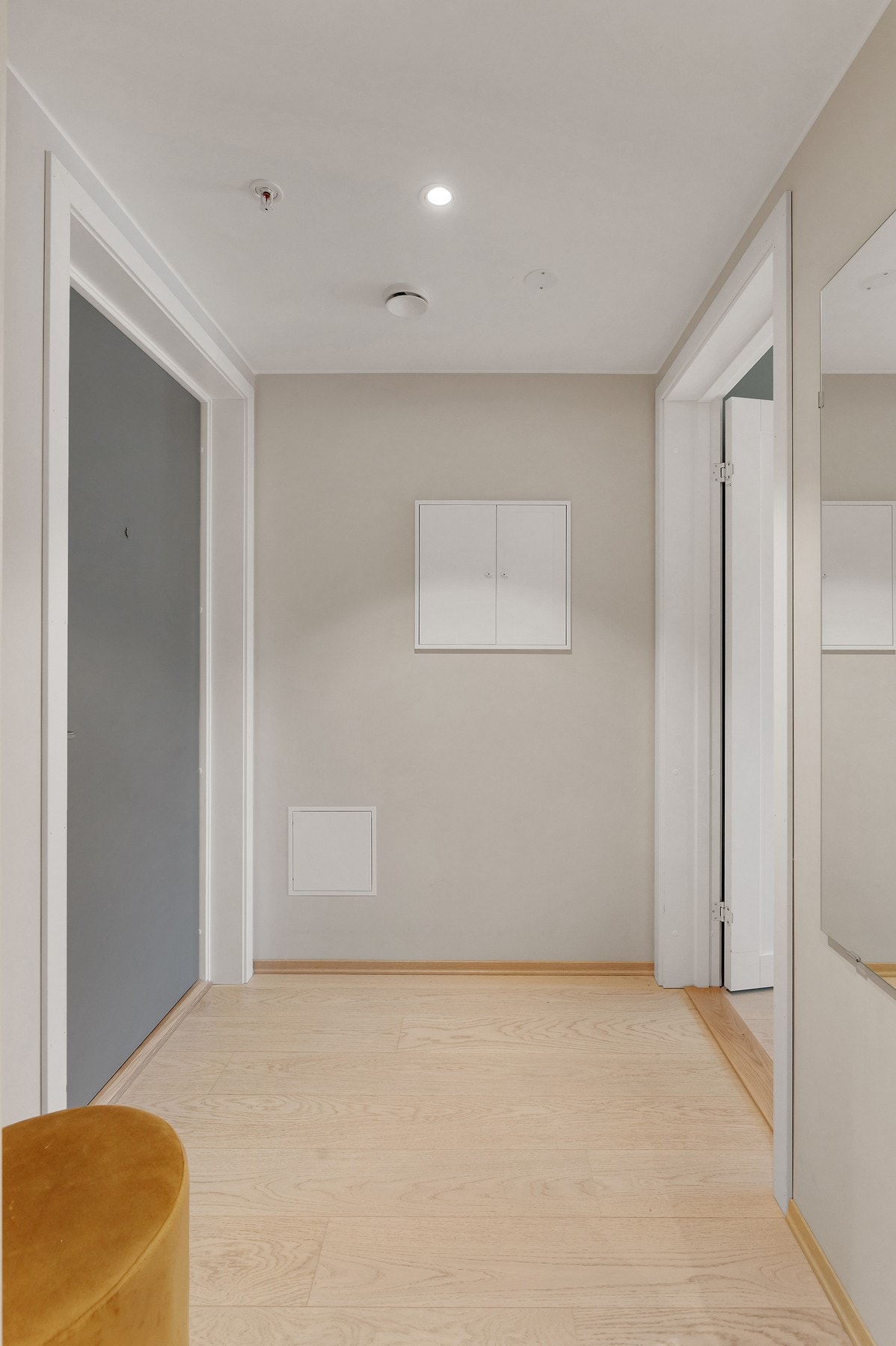 Entré med egen inngang til eventuell utleiedel Galleribilde