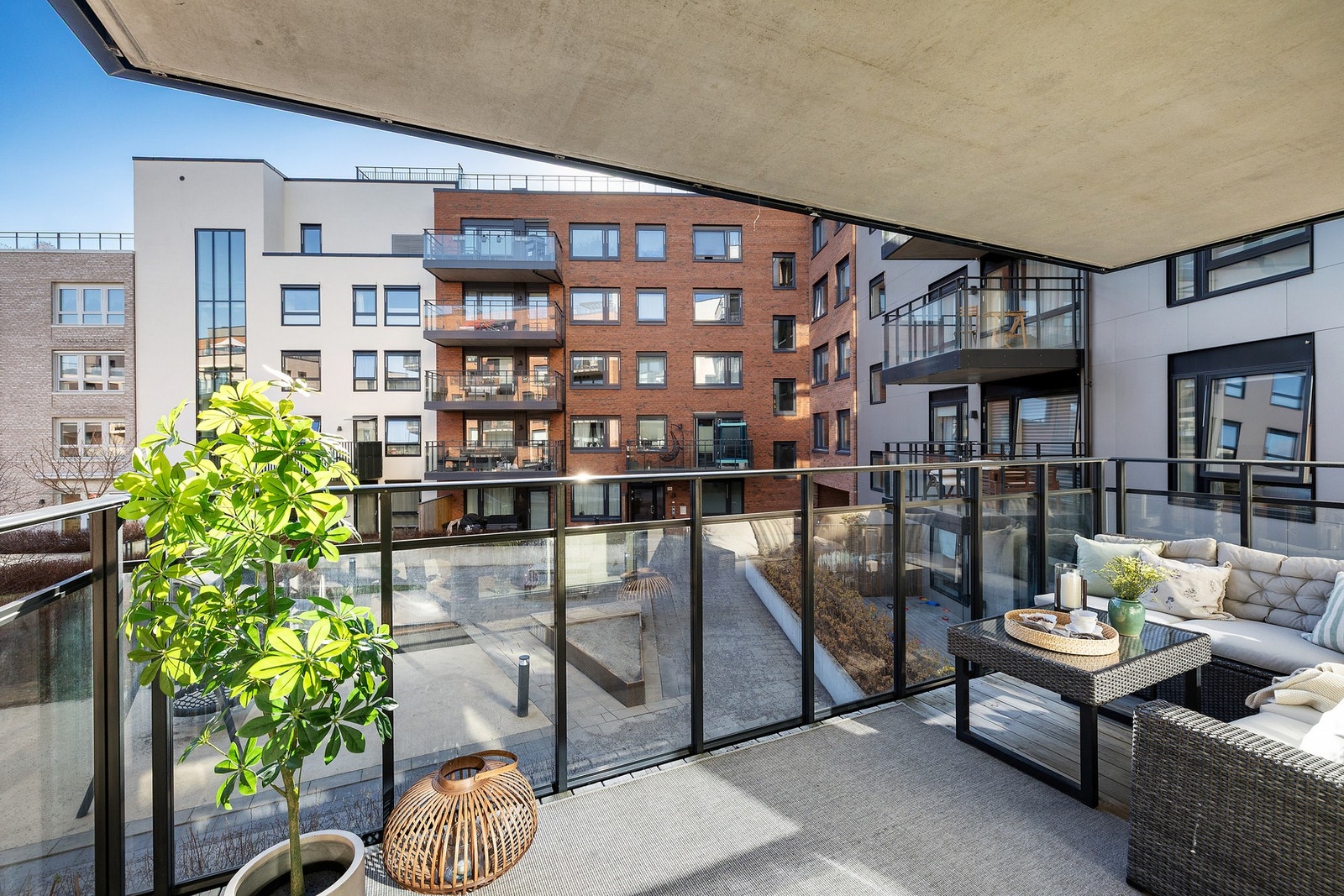 En meget innbydende 4-roms fra 2020 med to flotte balkonger Galleribilde