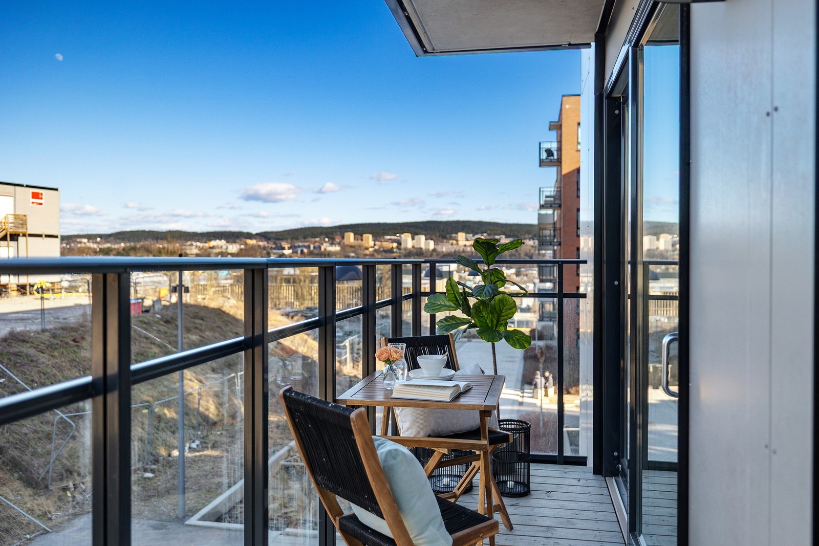Den nordvendte balkongen er på 5 kvm Galleribilde