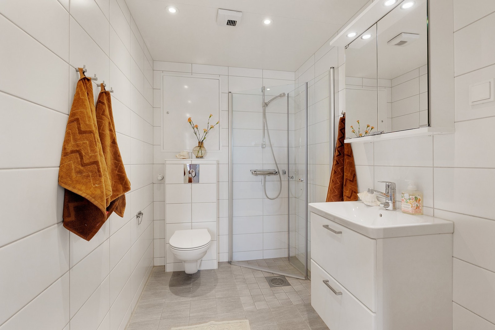 Hovedsoverommet har eget bad Galleribilde