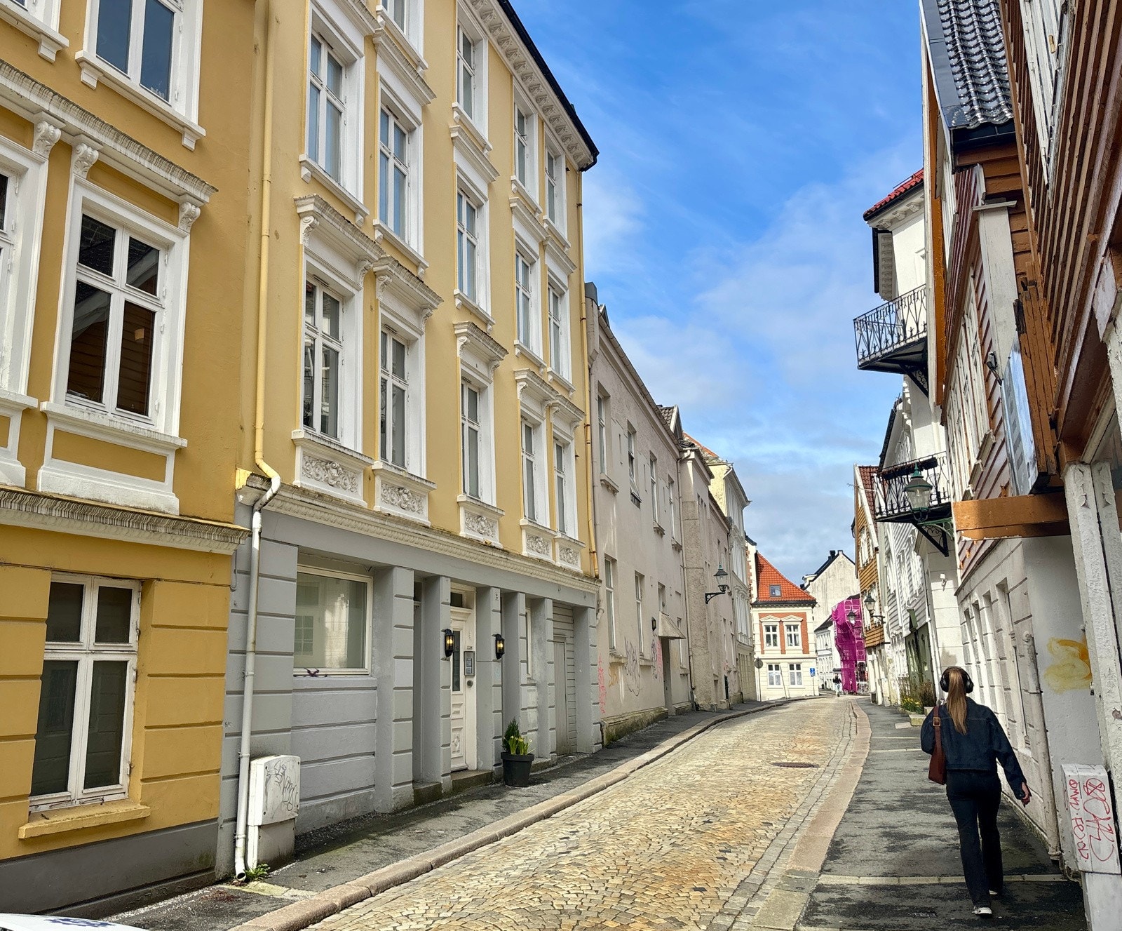 En perfekt beliggenhet for de som søker et aktivt byliv, men samtidig bo litt tilbaketrukket. Galleribilde