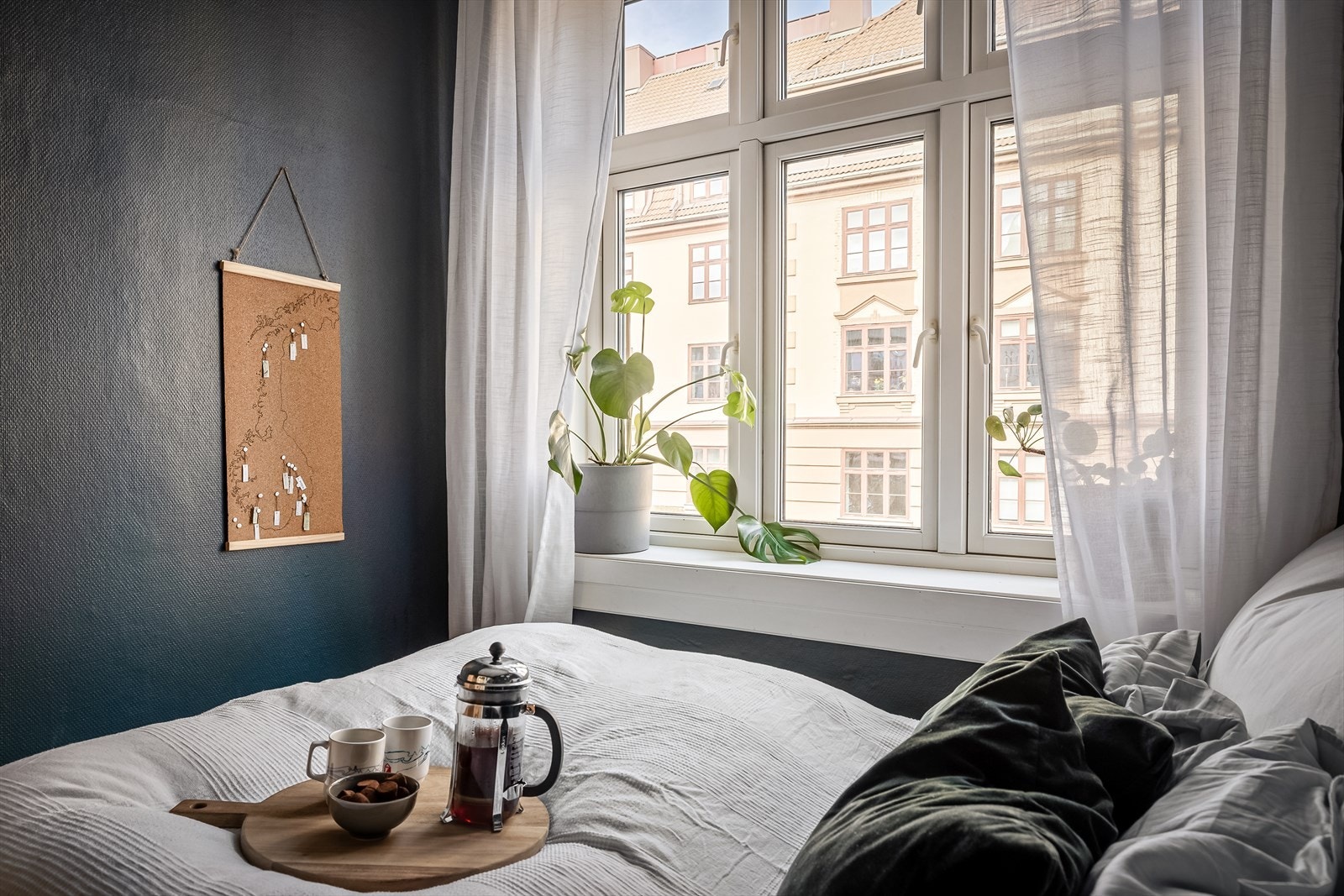 Soverommet er malt i en behagelig blåfarge. Galleribilde