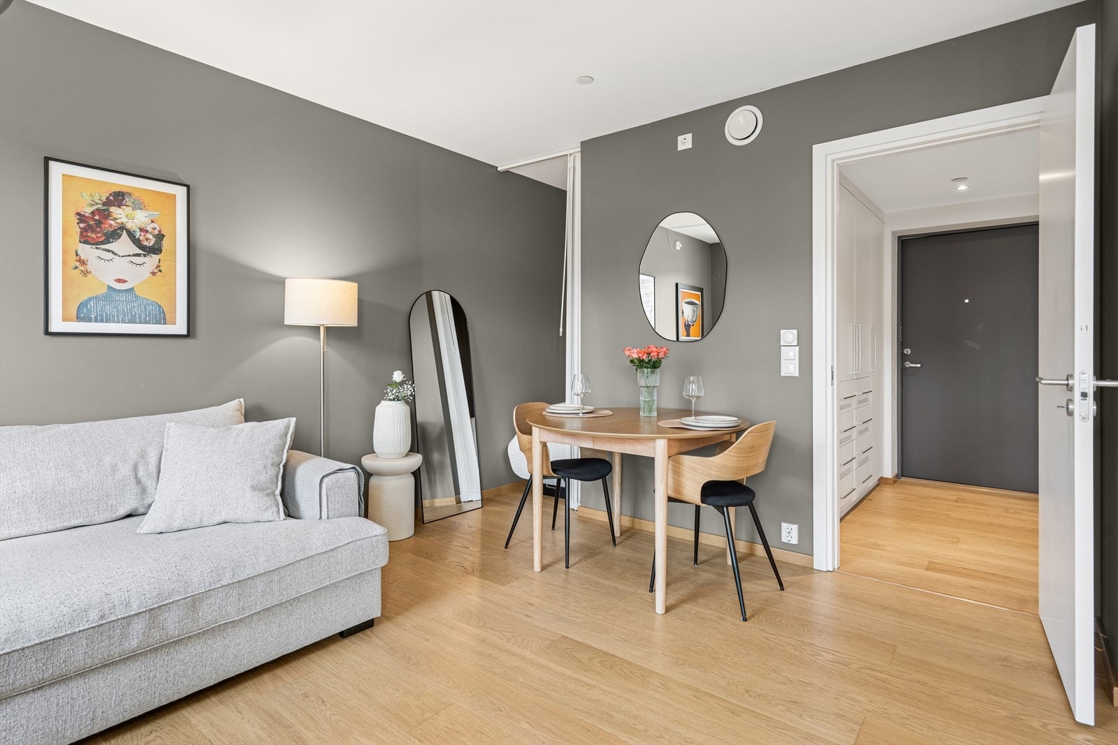 Leiligheten måler 30 kvm og har en smart og fin planløsning. Galleribilde