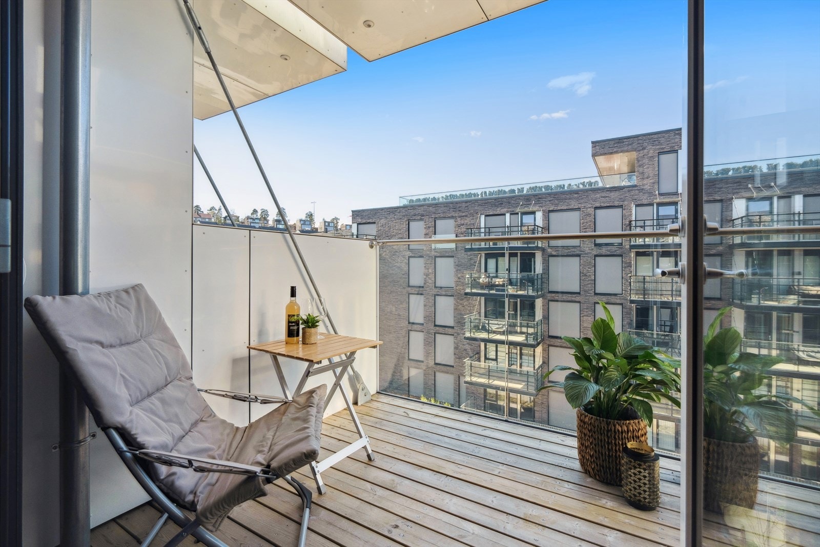 Fra stue/kjøkken er det utgang til din egen balkong. Galleribilde