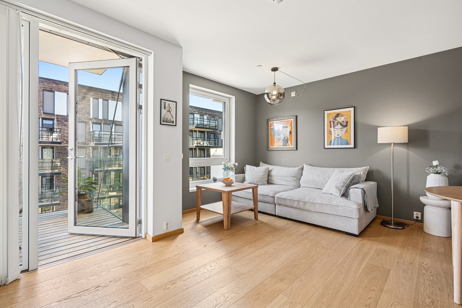 Dette er en lys og moderne selveierleilighet fra 2017. Galleribilde