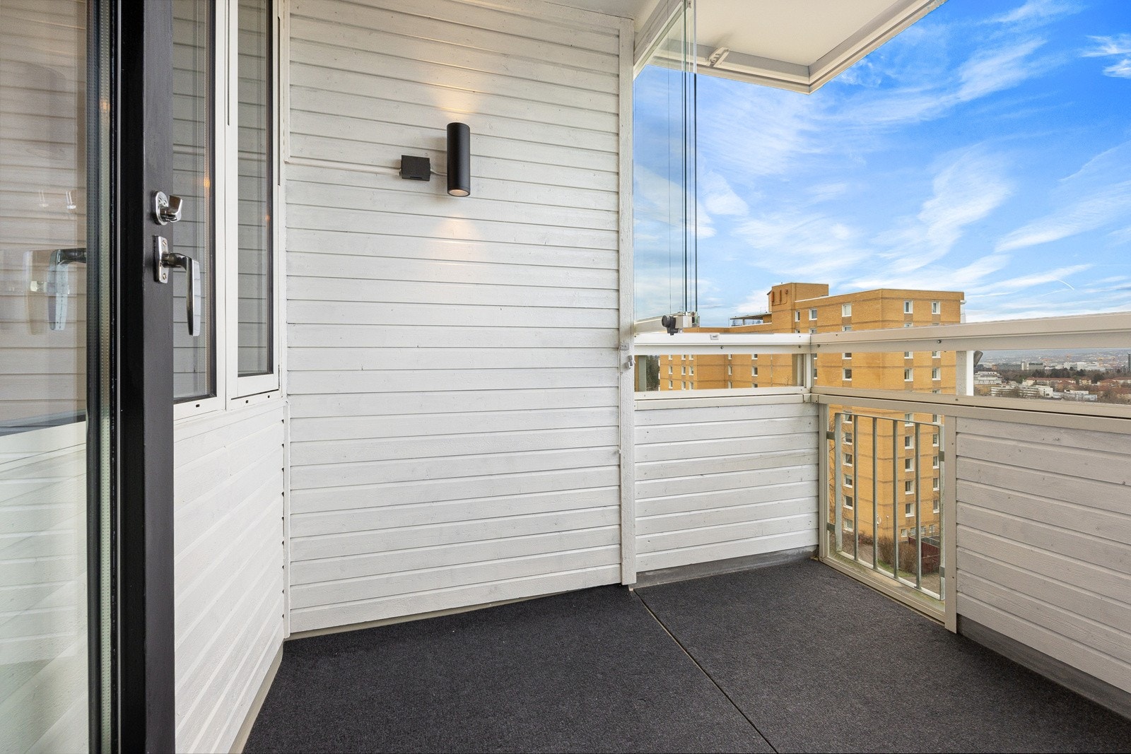 Fin plass til utemøblement, planter etc. Galleribilde