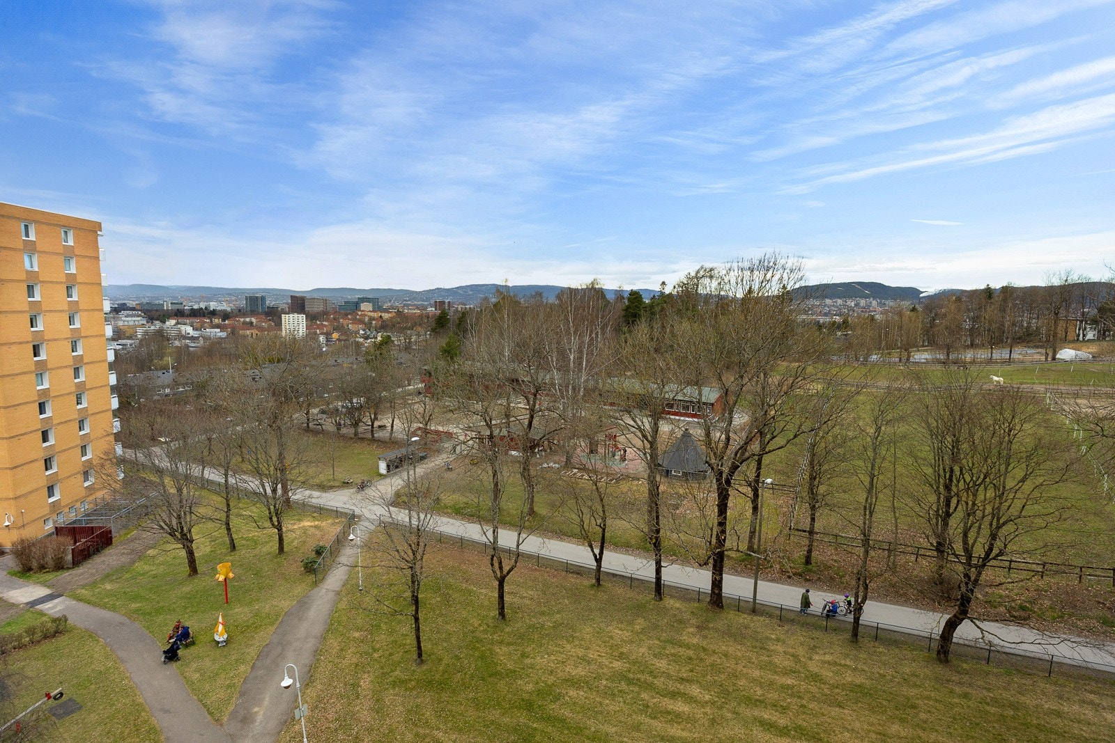 Herlig og vidstrakt utsikt over området! Galleribilde