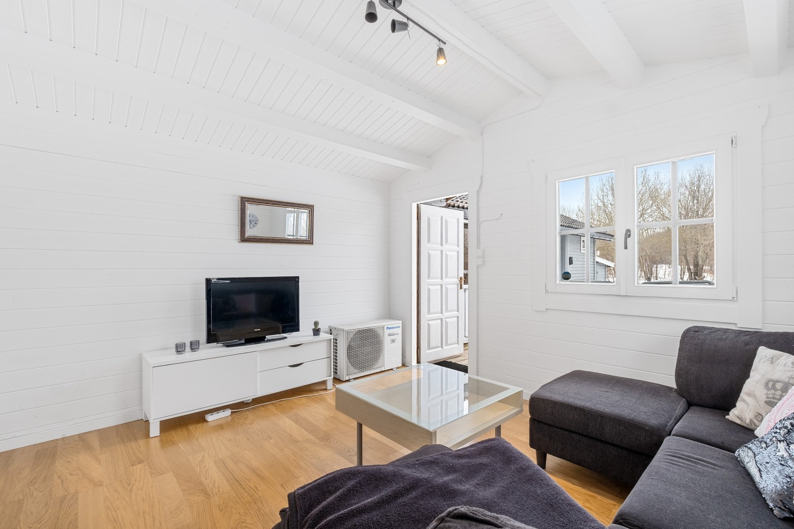 Anneks er ikke byggemeldt eller godkjent hos Bodø kommune. Kjøper overtar ansvar og risiko. Galleribilde