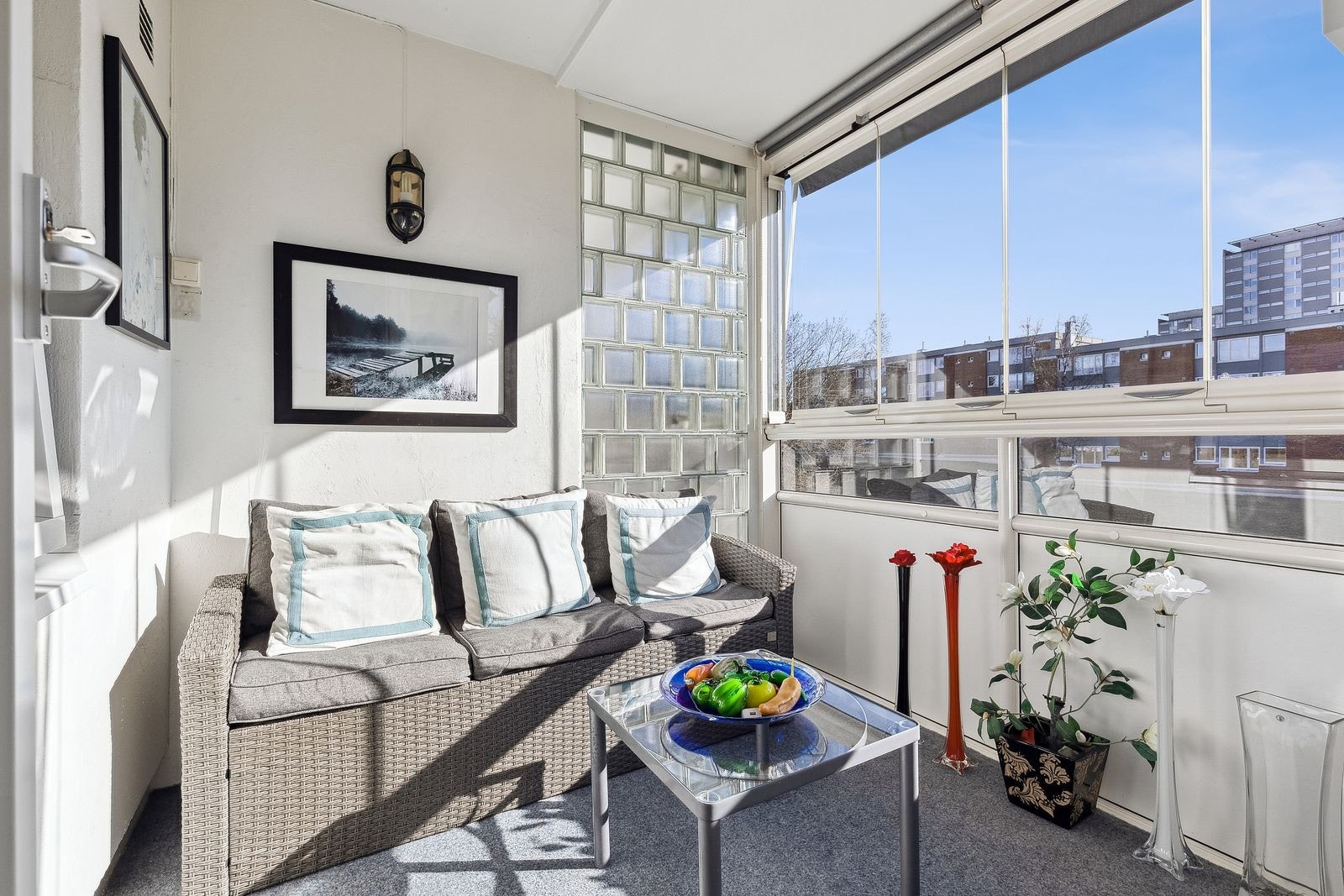 Utgang til innglasset balkong Galleribilde