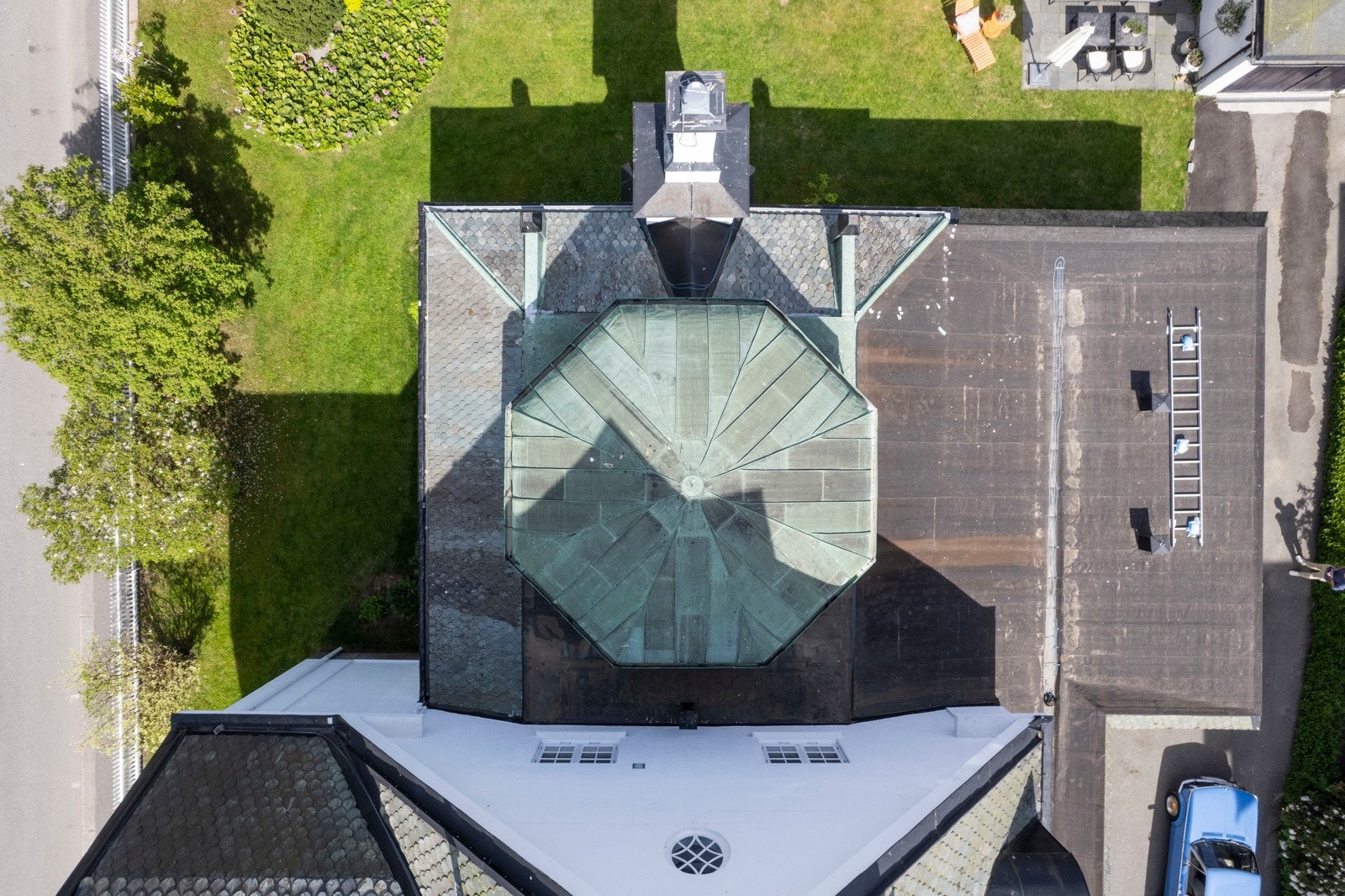 Her ser du den unike kuppelen med storstuen i. Galleribilde