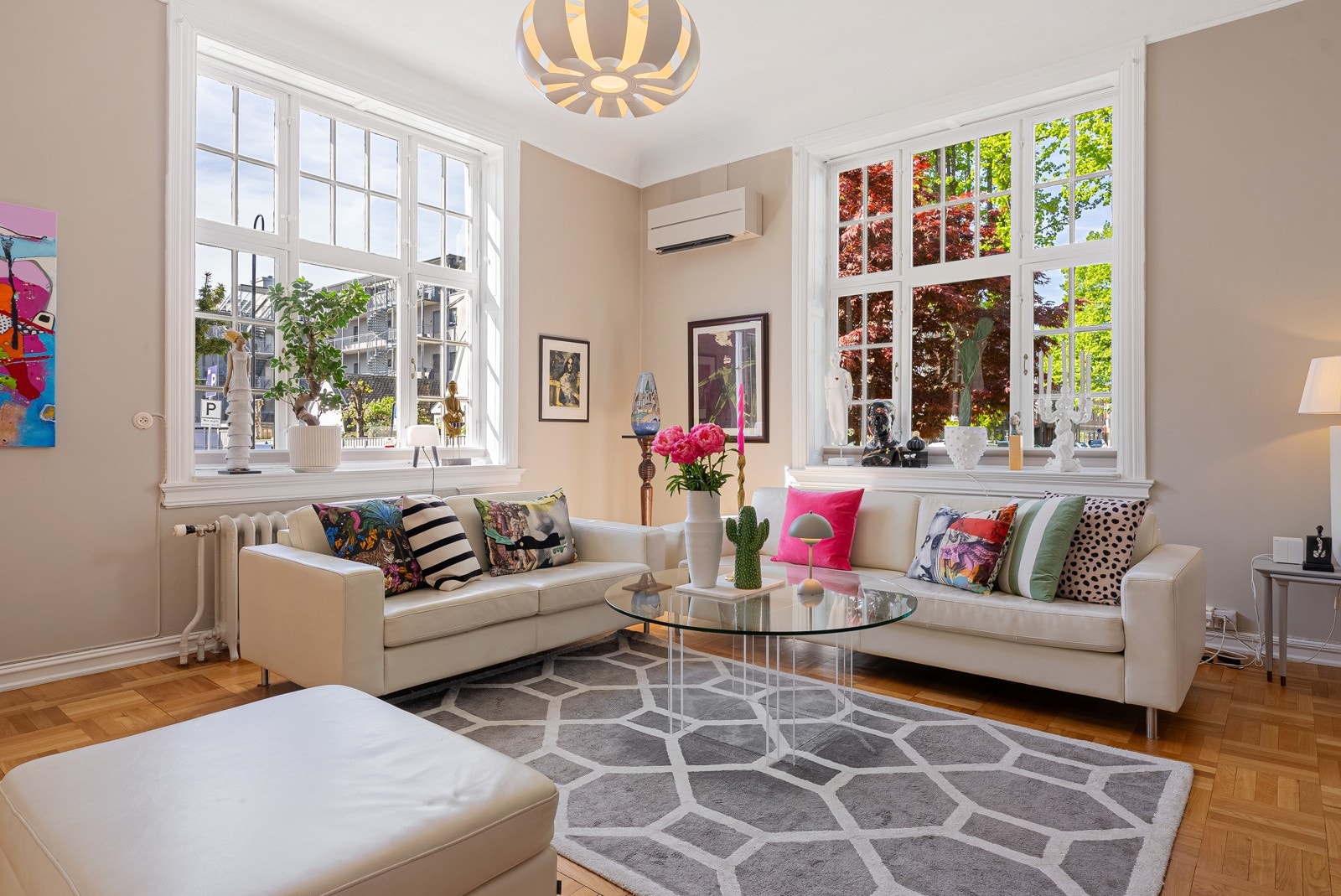 Nåværende eier har gjort store oppgradering og boligen fremstår som meget velholdt! Galleribilde