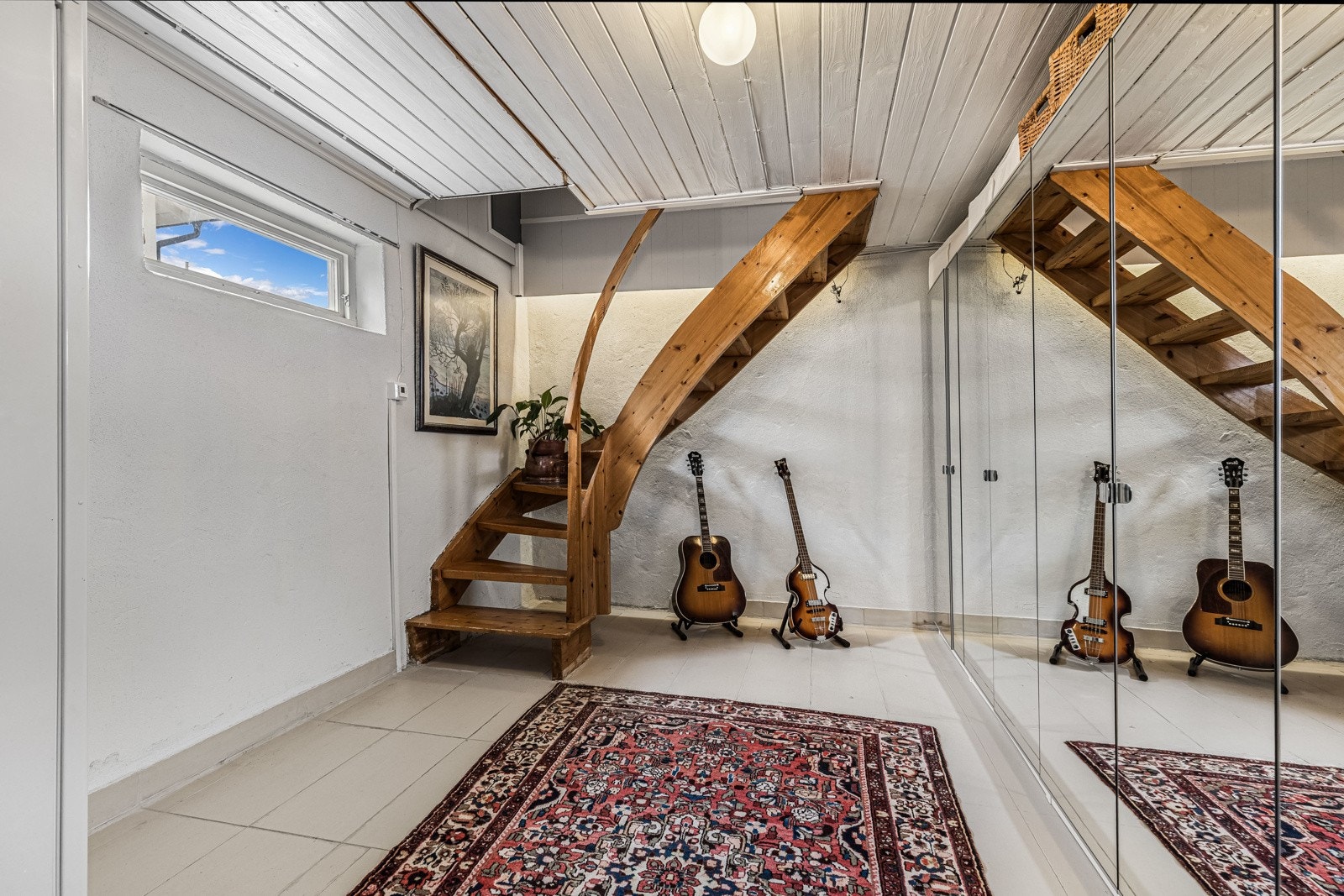 I underetasjen er det etablert en lys og hyggelig ekstra stue. Galleribilde