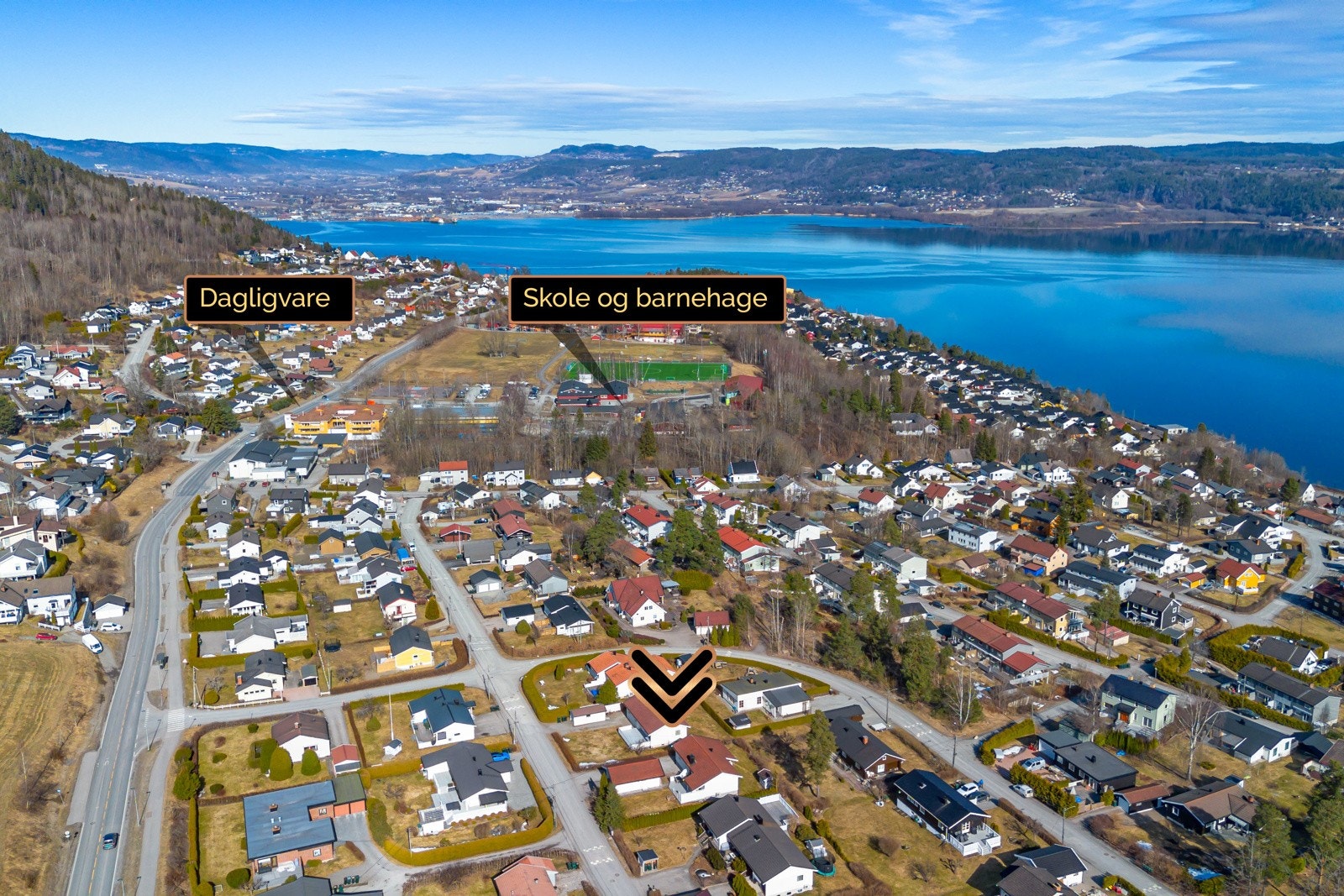 Her bor du idyllisk til på Åskollen, med gangavstand til buss, skole, barnehage og dagligvare. Galleribilde