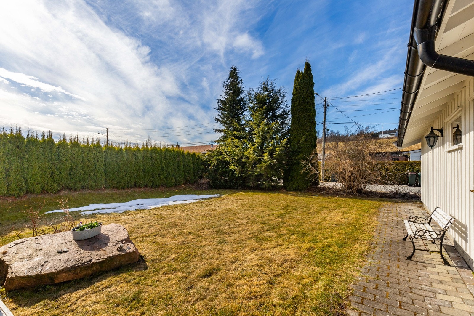 I tillegg er det hekk som rammer inn hagen mot naboene. Galleribilde