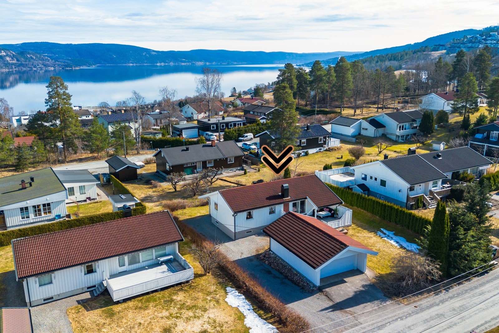 Privatmegleren ved Ken Thomas Fredriksen har gleden av å presentere Elgveien 15 Galleribilde