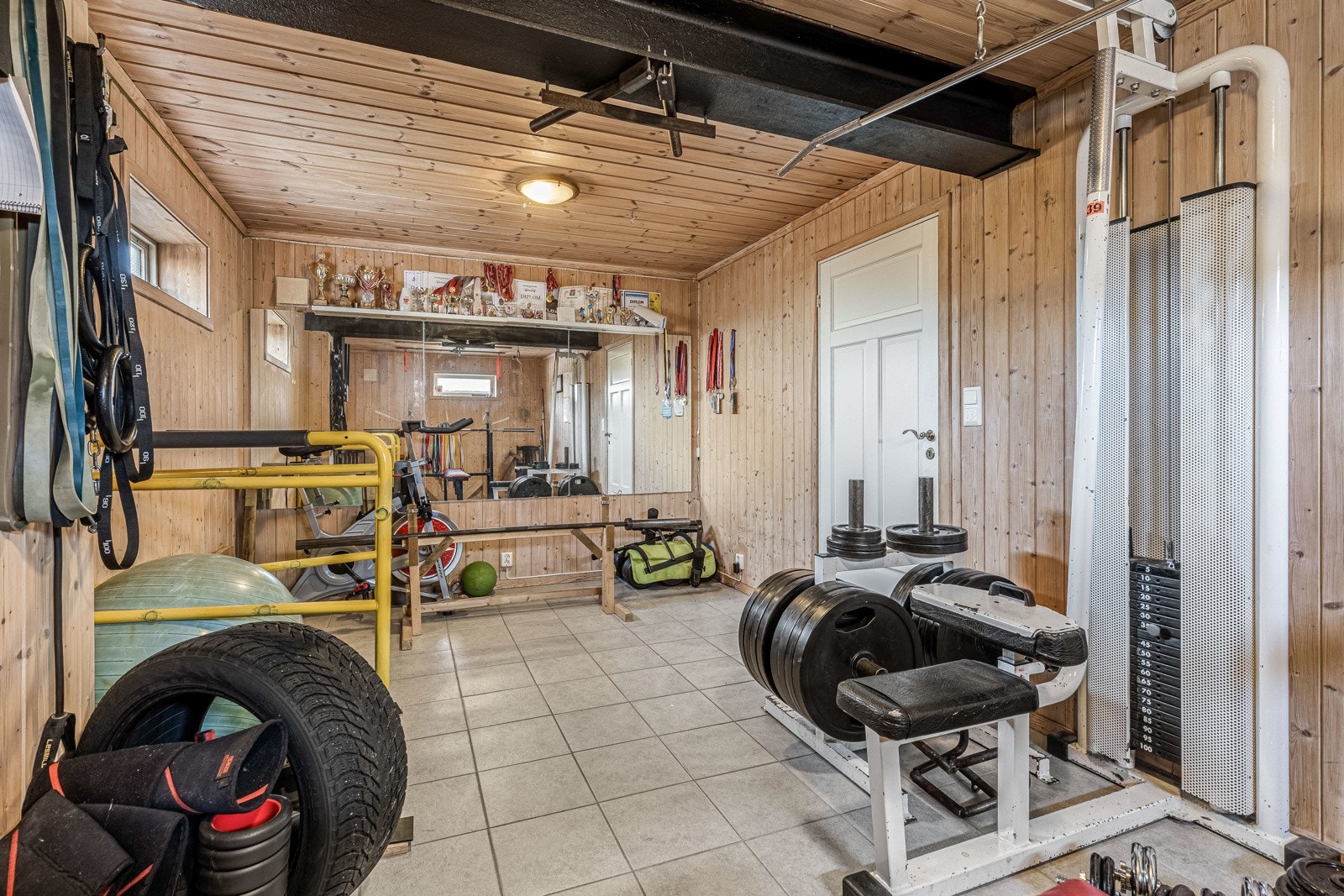 I et rom som er godkjent som bod er det etablert et treningsrom. Galleribilde