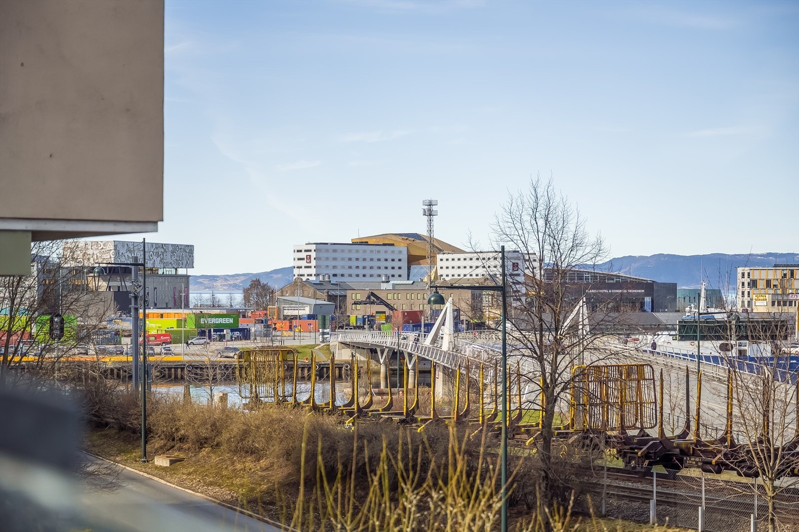 Fra takterrassen nyter man god utsikt mot Brattørkaia, Nidelva og Fosenalpene. Galleribilde