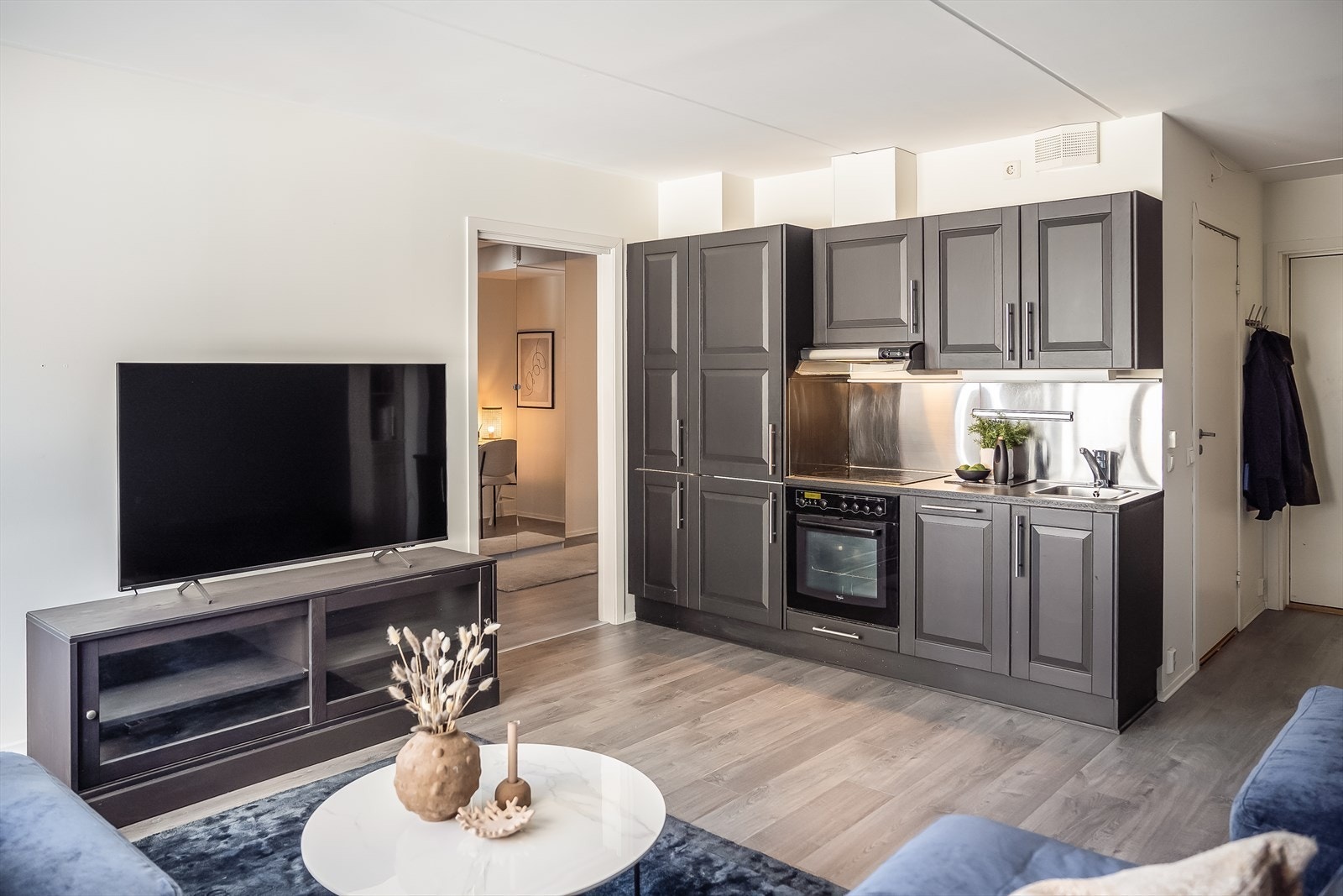 Kjøkkenet er fra nyere byggeår i 2006 og med oppgraderte fronter i nyere tid. Galleribilde