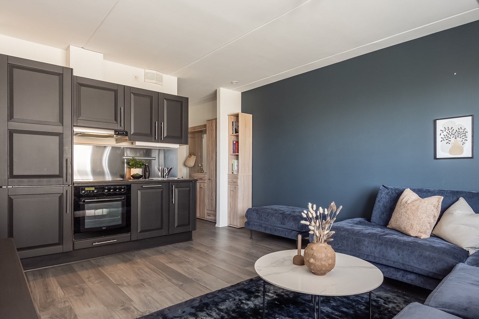 Leiligheten har en gjennomgående pen standard med vannbåren gulvvarme og 1-stavs gulv. Galleribilde